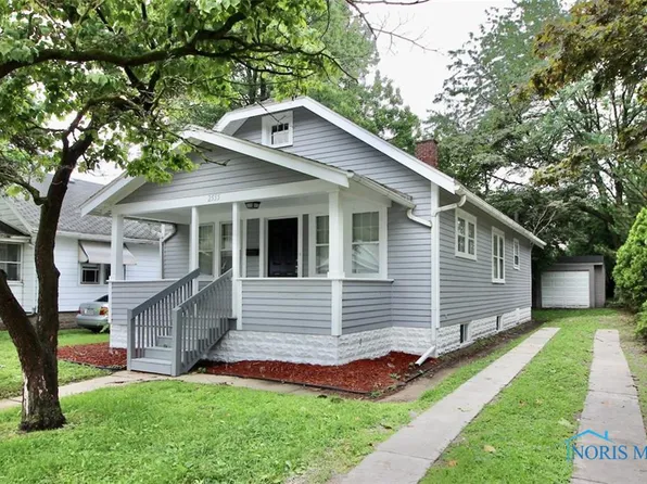 2555 Oak Grove Pl, Toledo, OH 43613