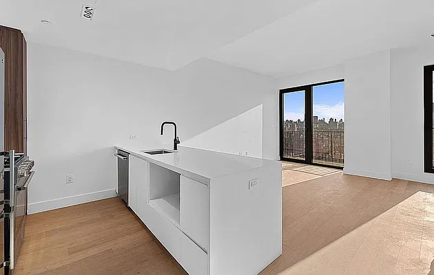 Rented by West 124th Manager LLC | media 33