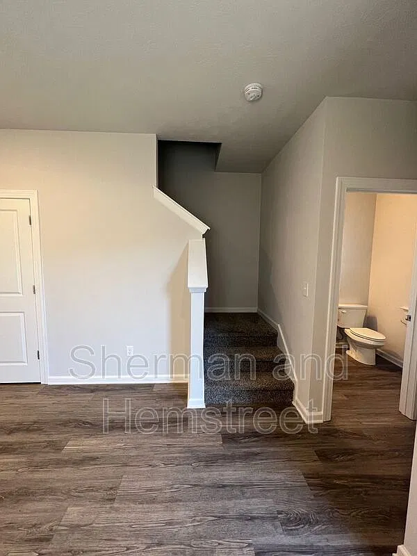 2 bed, 2.5 bath, 1244 sqft, $1,580 — Photo 3