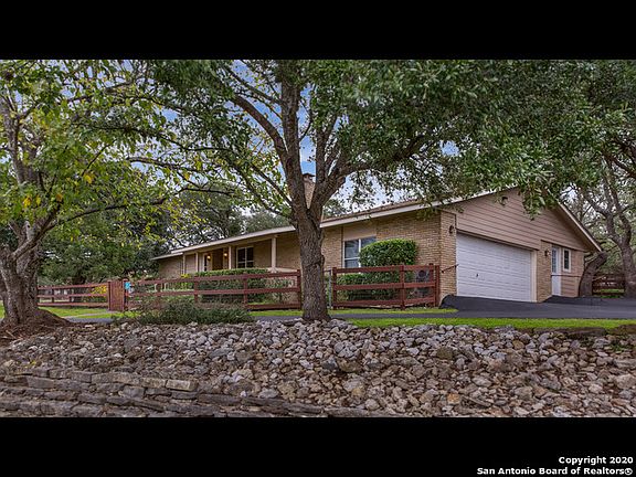 4th image of 402 Misty Water Ln