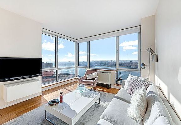 3rd image of 635 W 42nd St APT 40K