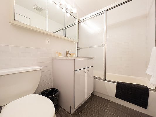 2nd image of 626 10th Ave #**2b