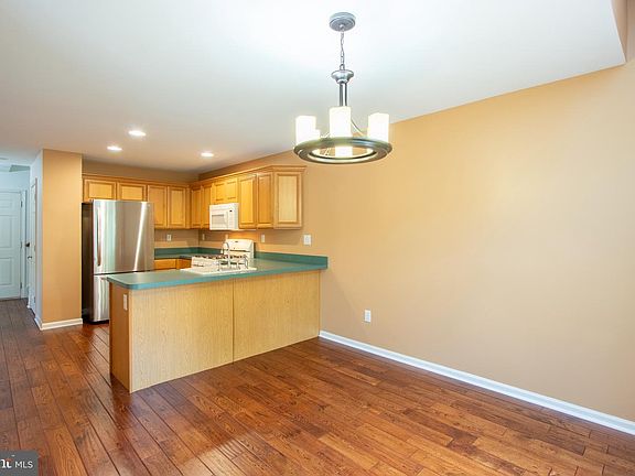 5th image of 236 Beckington Ct