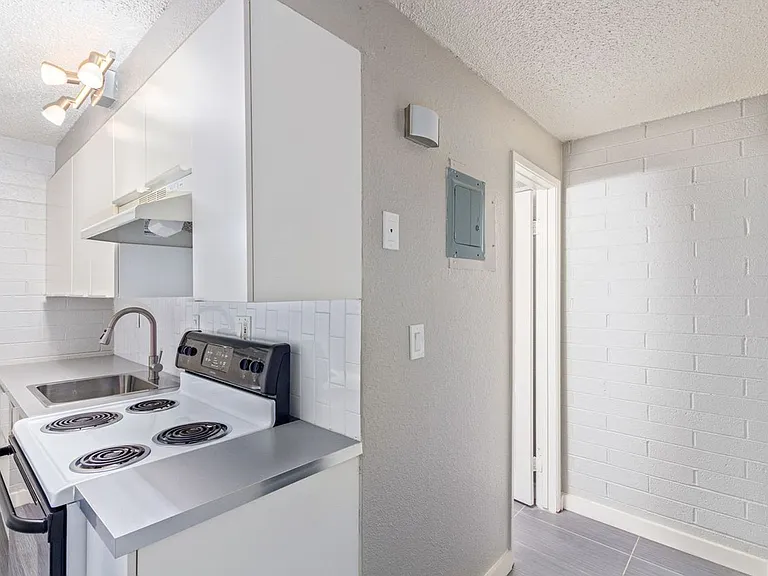 901 E. Pierce St. — Photo 13