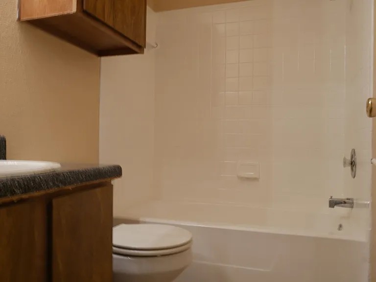 Englebrook Apartments — Photo 18