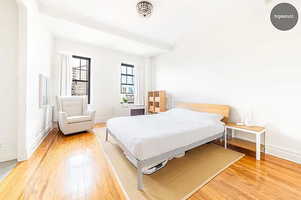 Sold by Triplemint | media 5