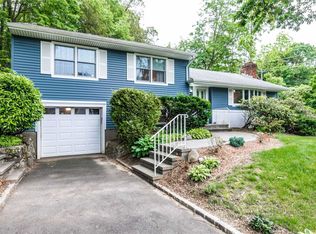 2 Baywood Pl, Huntington, NY 11743