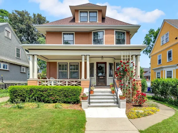 8 Centervale Park, Dorchester, MA 02124