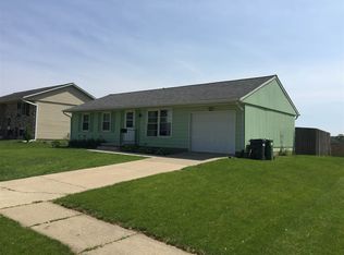 1709 Springdale Dr, Clinton, IA 52732