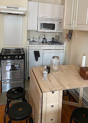 5th image of 330 W 108th St APT 10