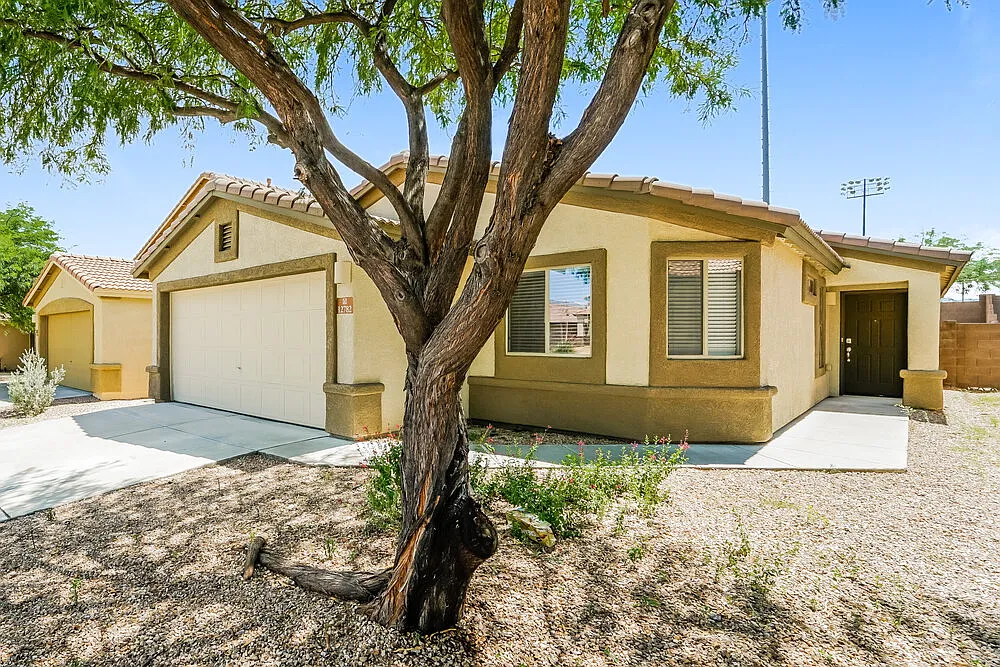 3 bed, 2.0 bath, 1538 sqft, $1,870 — Photo 3
