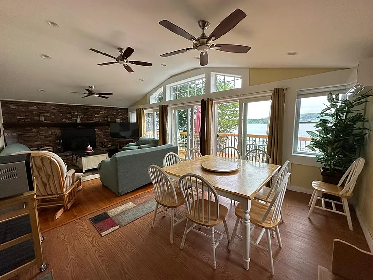 27 Lower Bay Rd — Photo 4