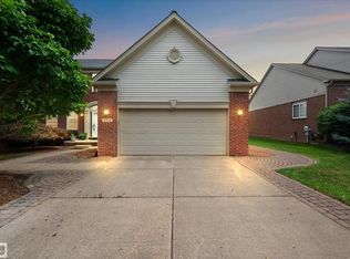 4704 Walden Dr, Troy, MI 48098