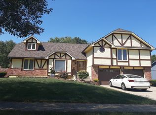 9016 Crescent Ct, Kansas City, MO 64138