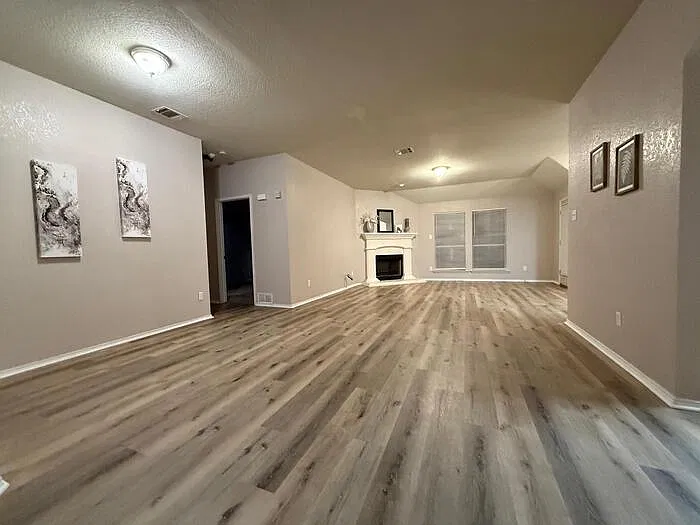 3 bed, 2.0 bath, $1,995 — Photo 4
