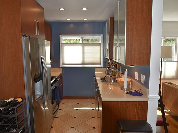 3rd image of 642 Pacific St APT 2
