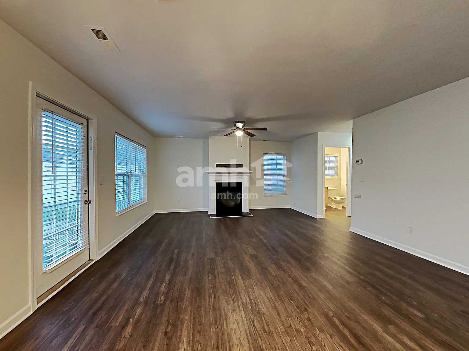 3 bed, 2.5 bath, 1697 sqft, $2,065 — Photo 4