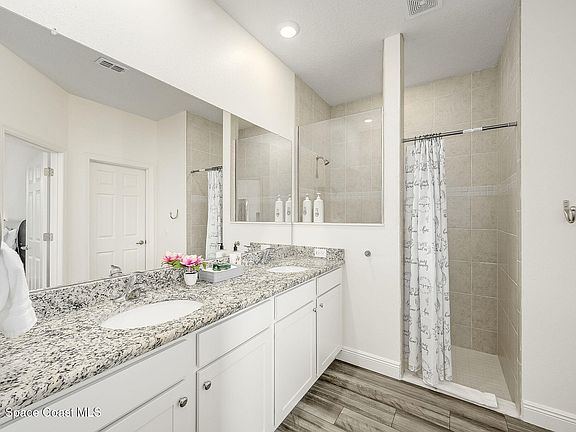 3rd image of 410 Old Rd SW