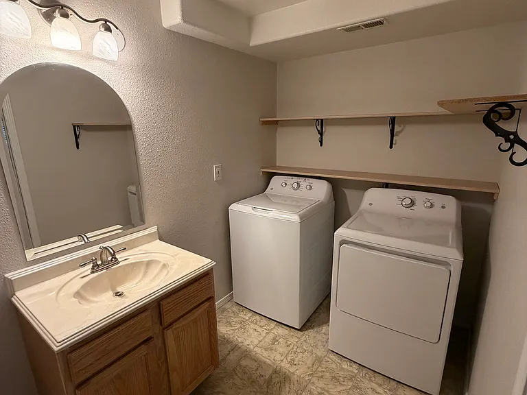5843 Butterfield Dr — Photo 15