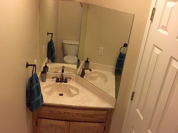 1/2 bathroom