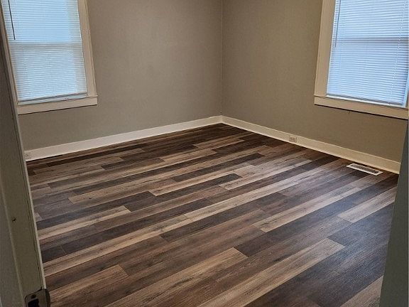 4th image of 110 N Grove Ave