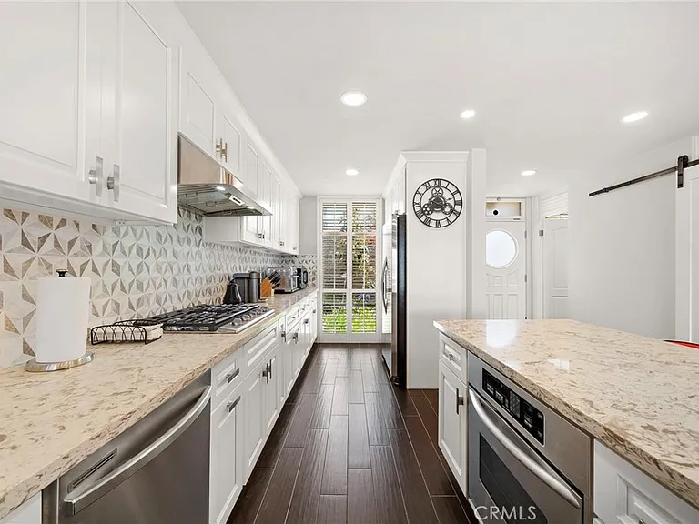 3953 Aladdin Dr — Photo 8