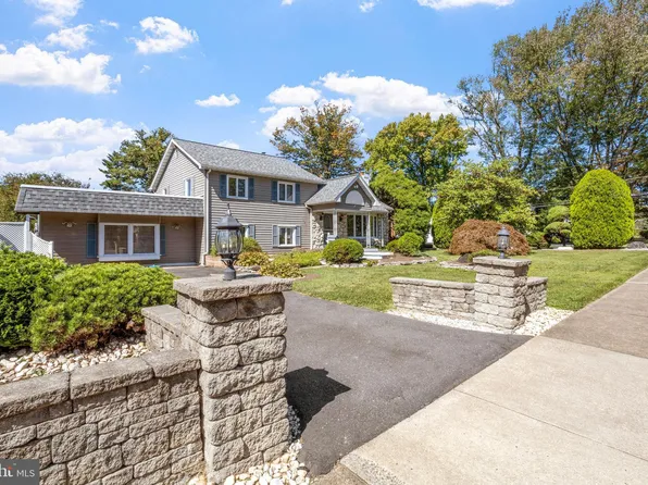 397 E Magnolia Dr, Morrisville, PA 19067