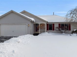 45 Woodgate Dr, Lancaster, NY 14086