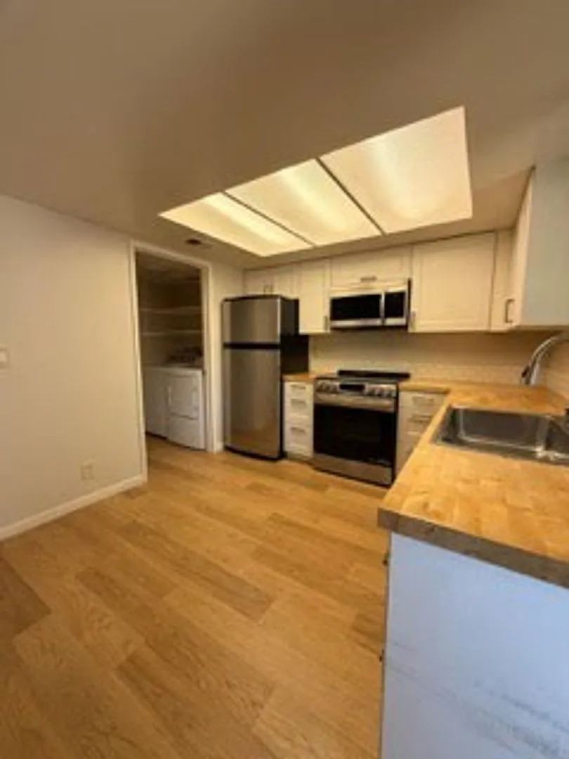 Updated 2BR/1.5BA Townhome in Santa Teresa Water & Garbage Included, Pool, 2 Parking Spaces — Photo 2