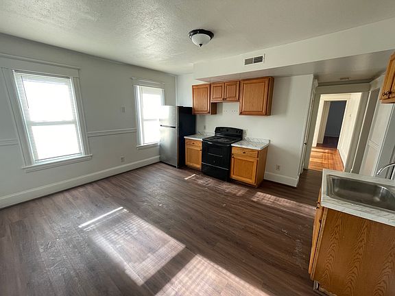 3rd image of 22 Leslie St #3