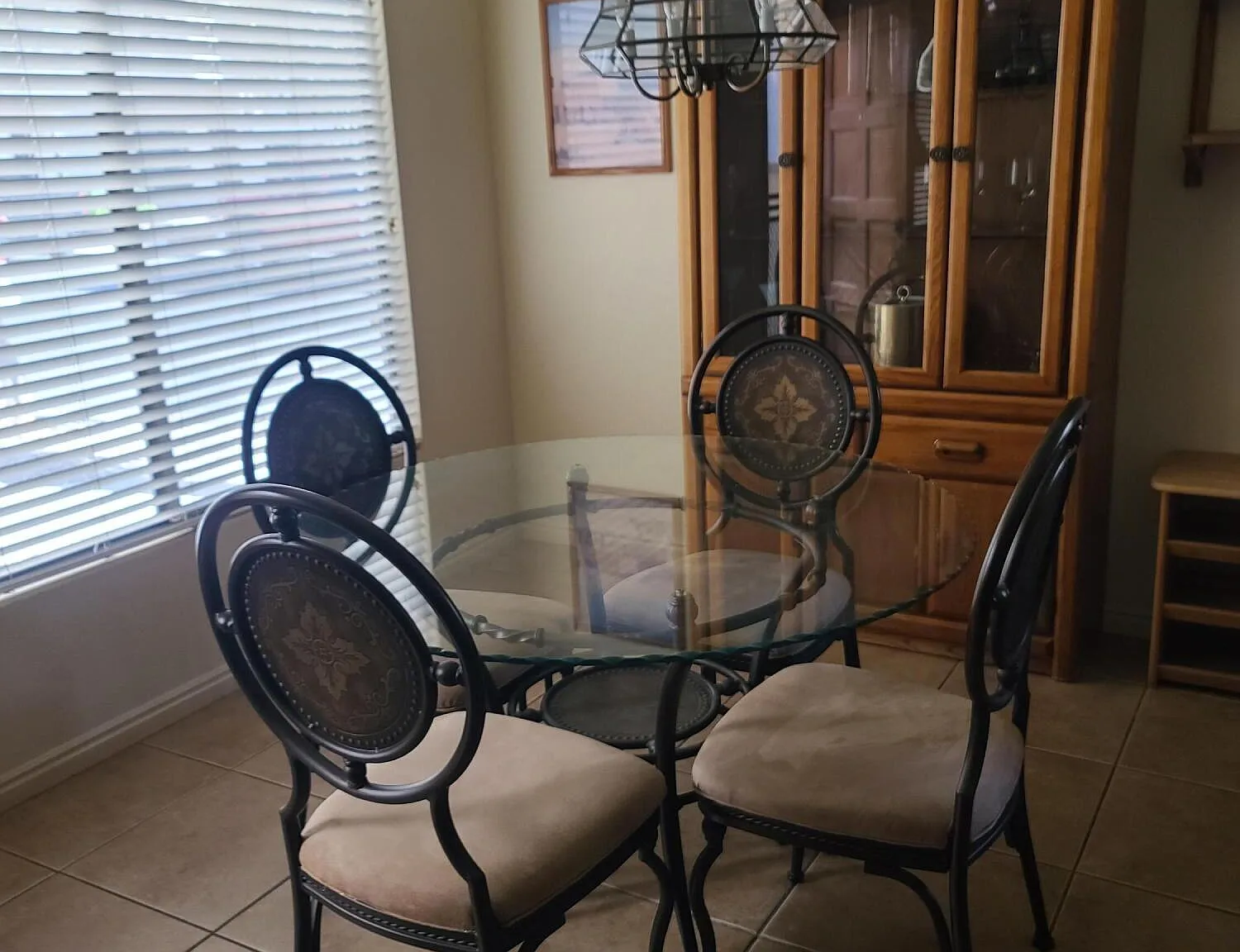 3 bed, 2.0 bath, 1307 sqft, $2,200 — Photo 2
