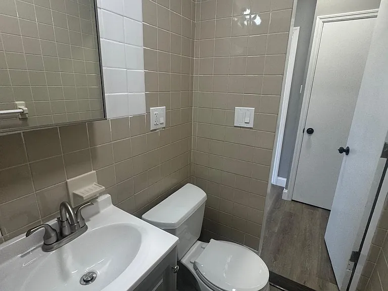 87 Jewell St #2R — Photo 9