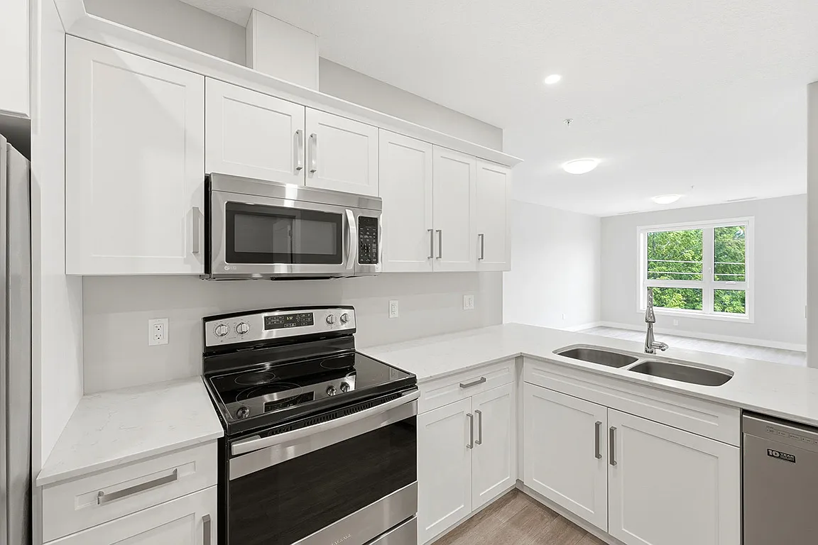 Oxford Haus Apartments — Photo 1