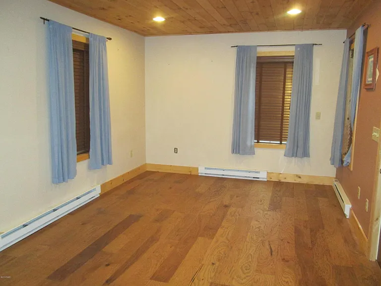 377 Riverside Dr — Photo 17