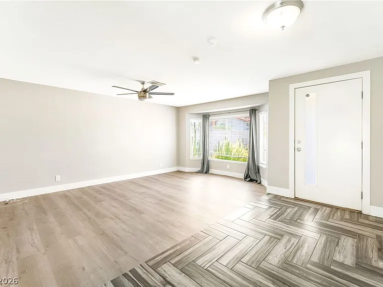 1713 Barnard Dr — Photo 3