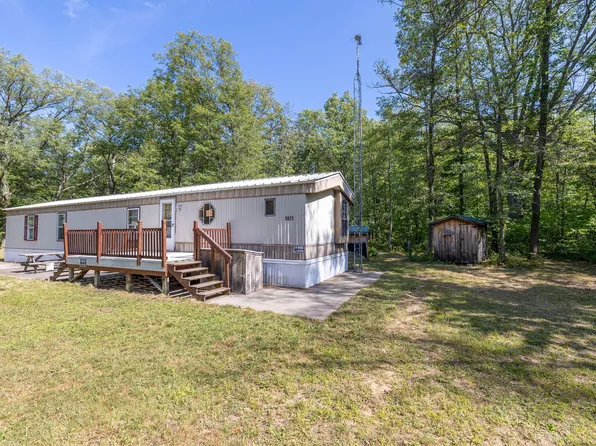 3825 E Buchanan St, White Cloud, MI 49349