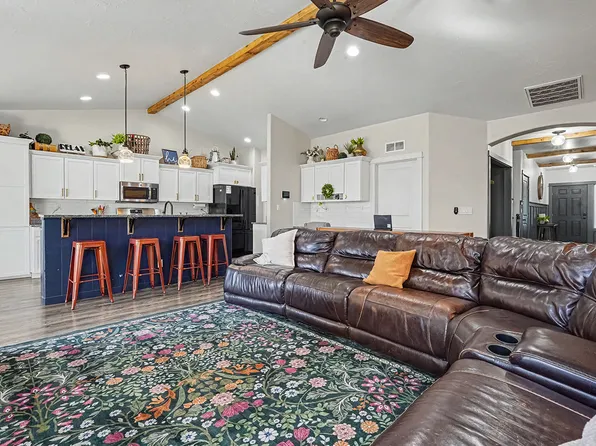 304 Cliff Swallow Ave, Caldwell, ID