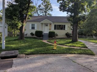 521 Willow Ln, Saint Louis, MO