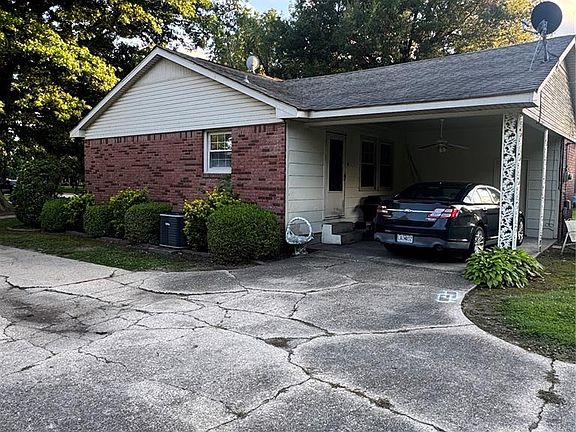 3rd image of 195 Saint Thomas Ln