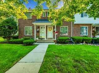 22903 Gary Ln, Saint Clair Shores, MI 48080