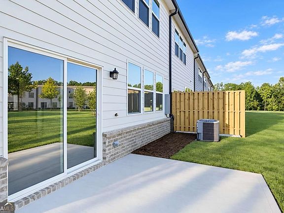 3rd image of 135 Rope Mill Ct #15