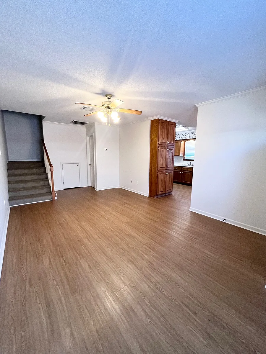 Building Photo - 122 Mall Cir #A