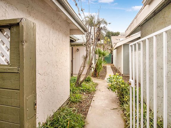 3rd image of 1925 E Vine Avenue