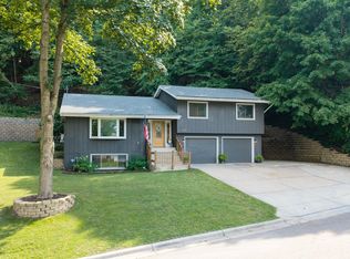 419 Mill St E, Cannon Falls, MN 55009