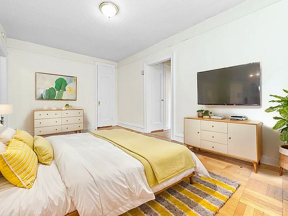 3rd image of 624 W 176th St APT 36