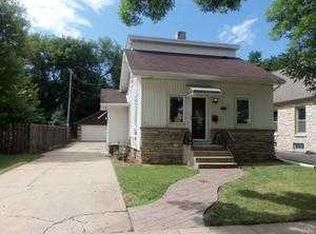 8421 W Maple St, West Allis, WI 53214