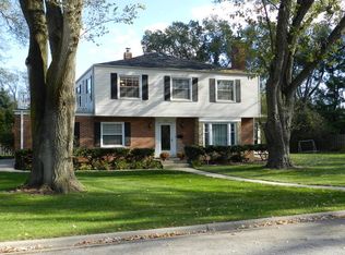 105 S Stratford Rd, Arlington Heights, IL 60004