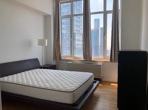 635 West 42nd Street image 7 of 23