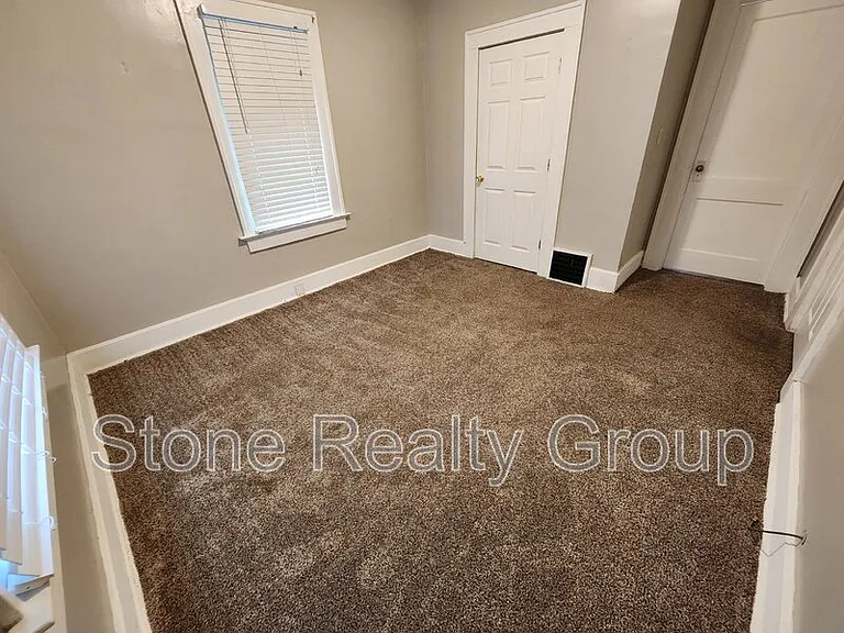 1811 S 10th St — Photo 6