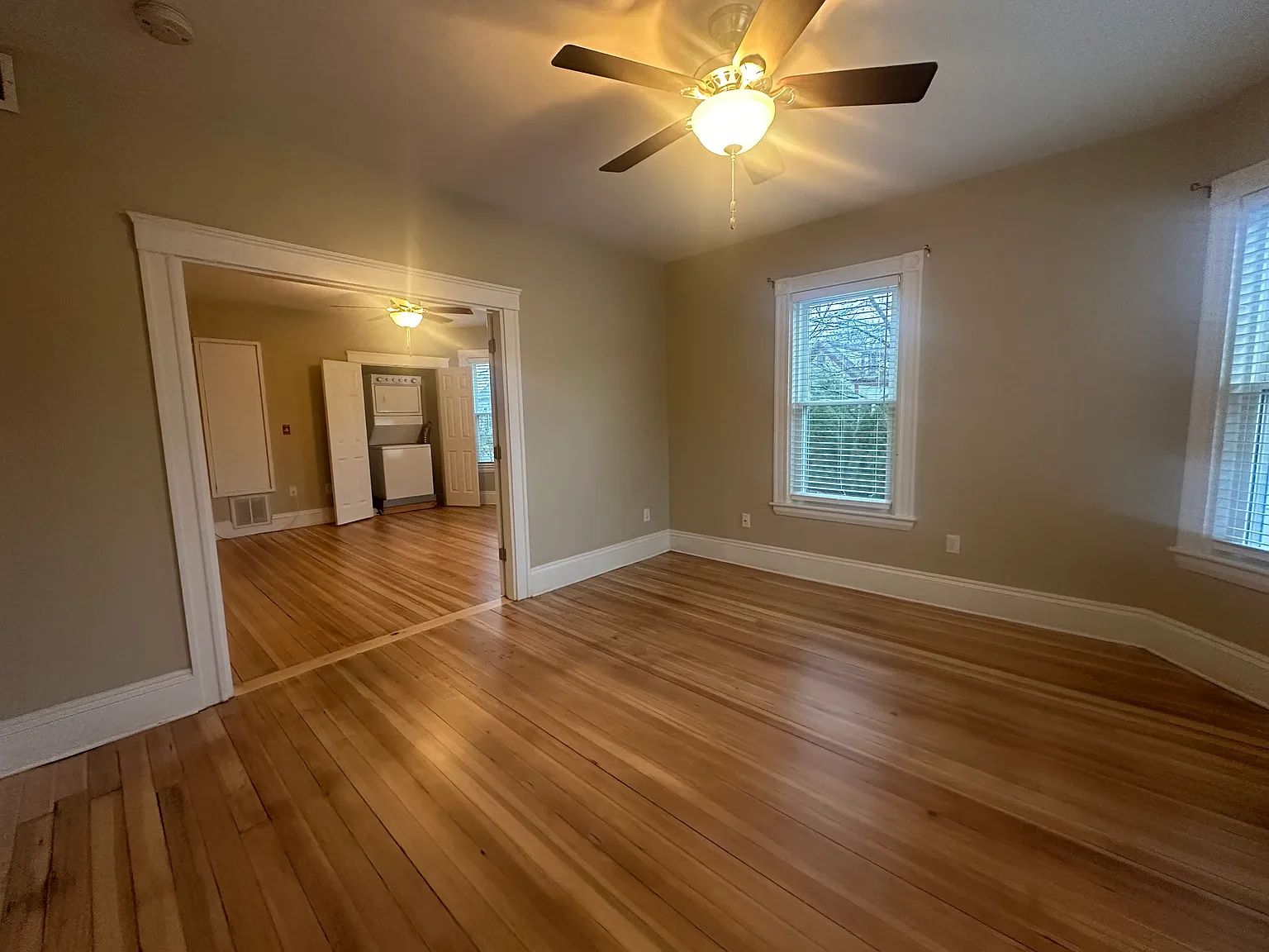 3 bed, 1300 sqft, $3,000 — Photo 3